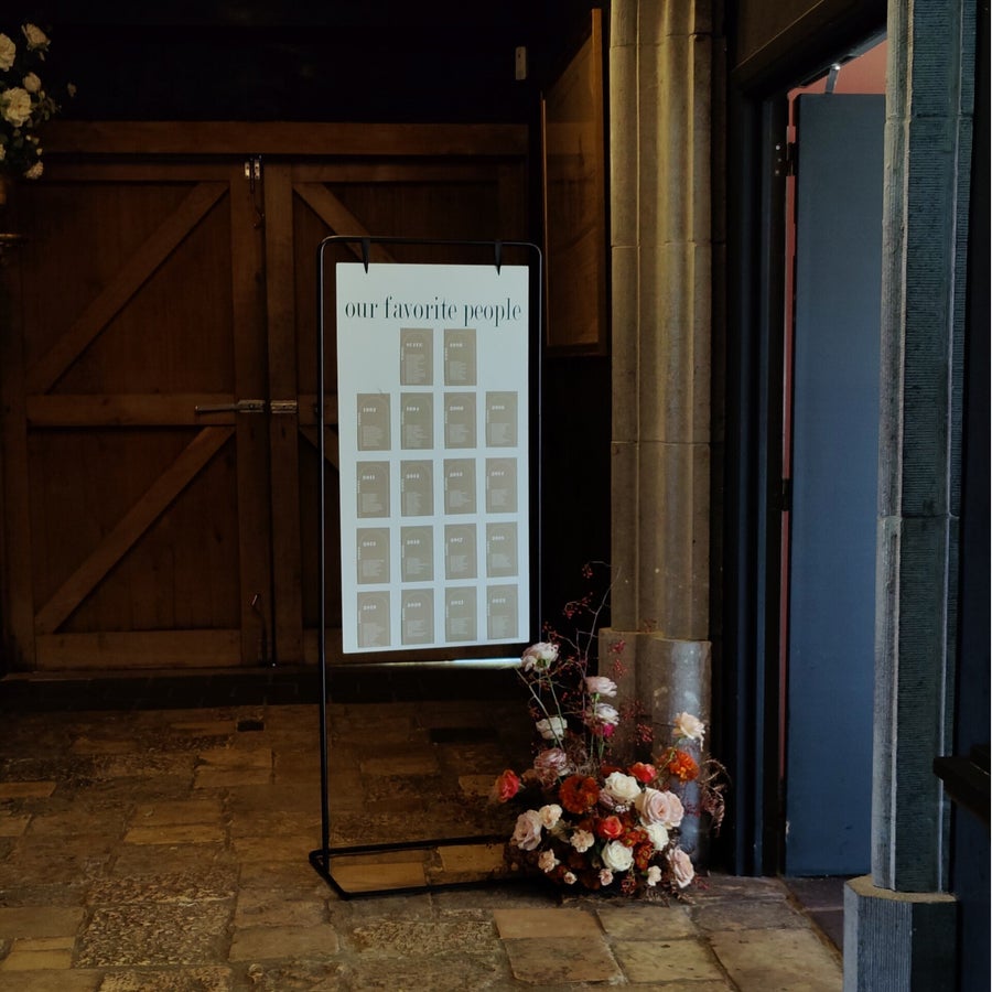 Metalen frame zwart met bord voor seating plan